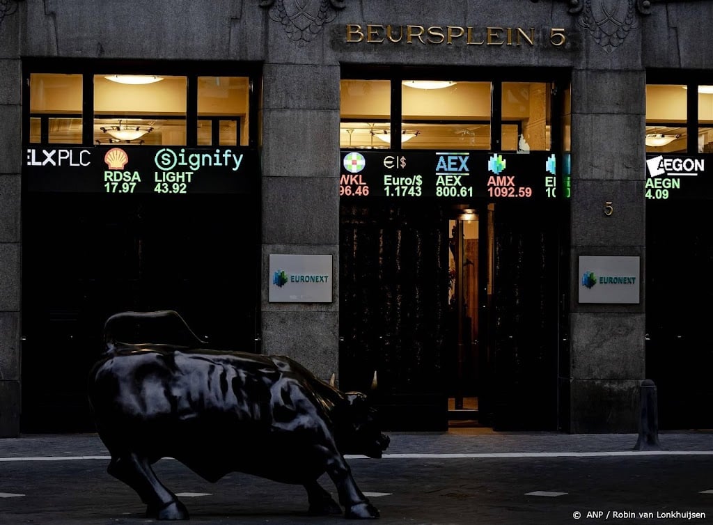 Philips eindigt als hekkensluiter in licht lagere AEX