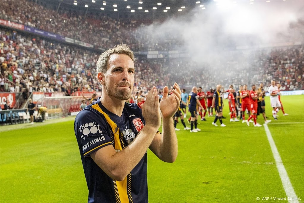Brama neemt voor 25.000 toeschouwers afscheid van FC Twente
