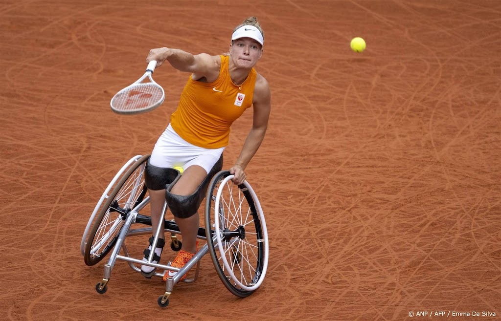 De Groot en Bangma vlaggendragers sluitingsceremonie Paralympics
