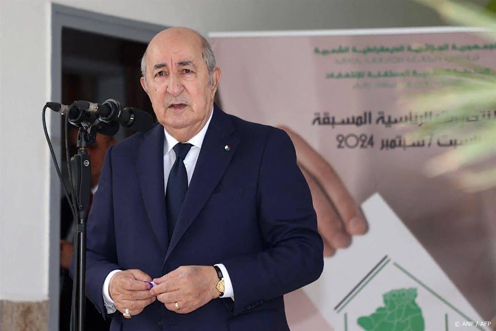 Zittende president Algerije wint verkiezingen ruimschoots