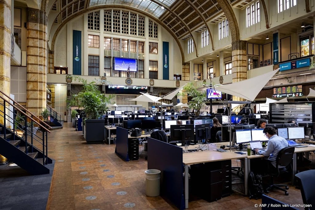 AEX-index licht hoger in afwachting Franse vertrouwensstemming