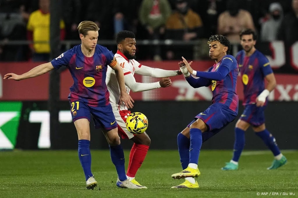 Trainer Flick hoopt dat De Jong snel terugkeert bij FC Barcelona