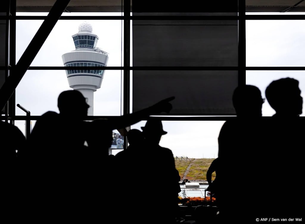 Tientallen vluchten op Schiphol geschrapt om Britse storing