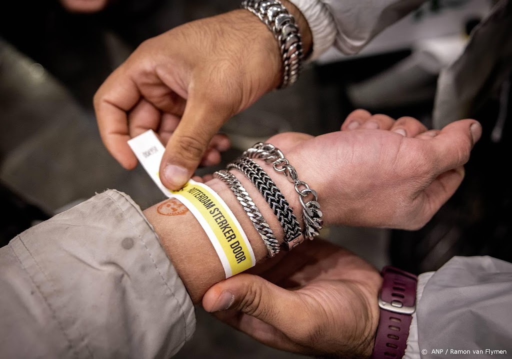 Amsterdamse horeca voert coronapolsbandjes niet in