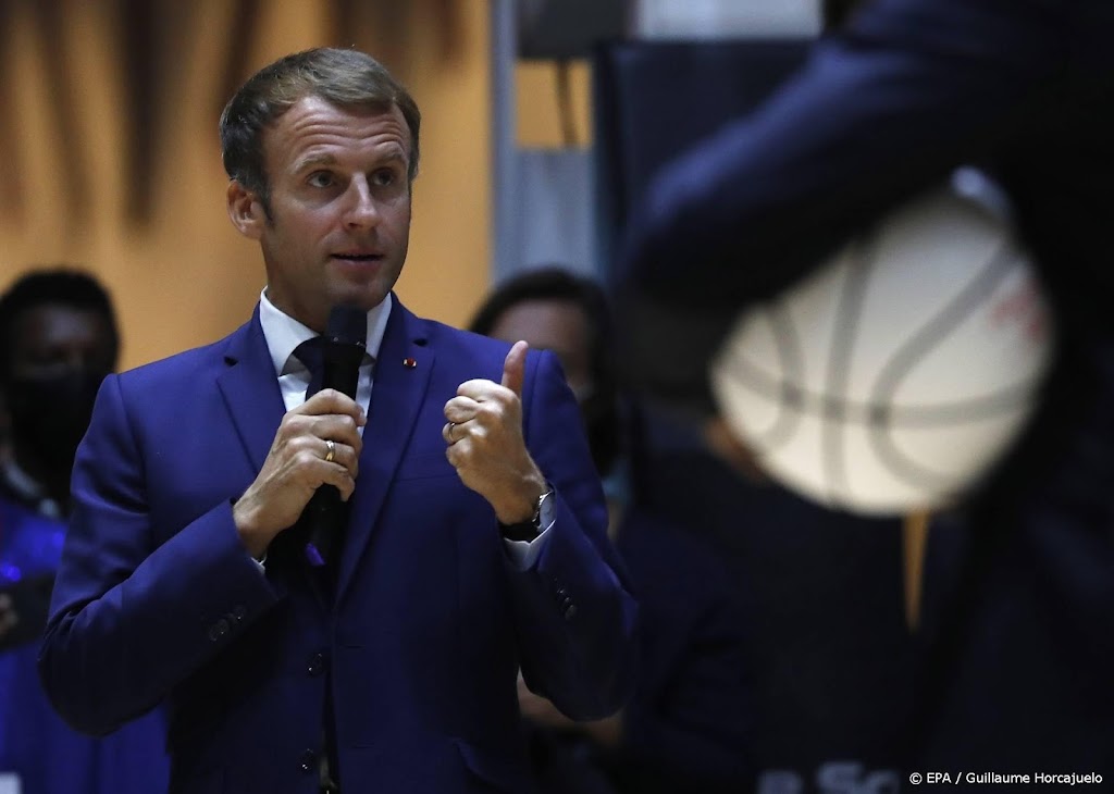 Macron houdt Frans-Afrikaanse top zonder collega's uit Afrika