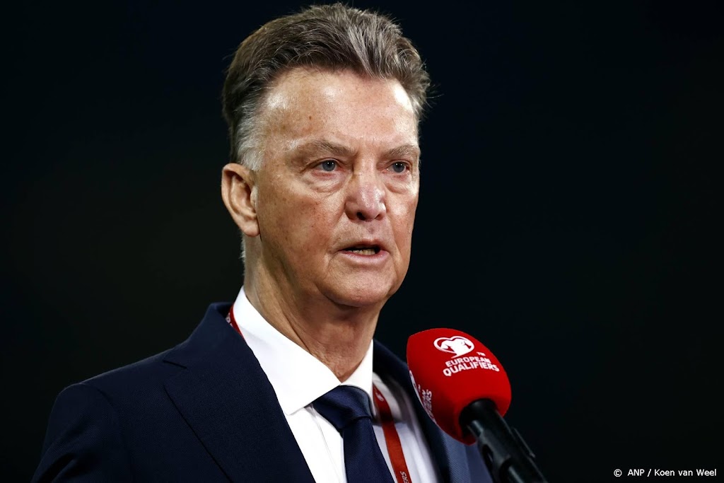 Van Gaal lost Advocaat af als oudste bondscoach van Oranje