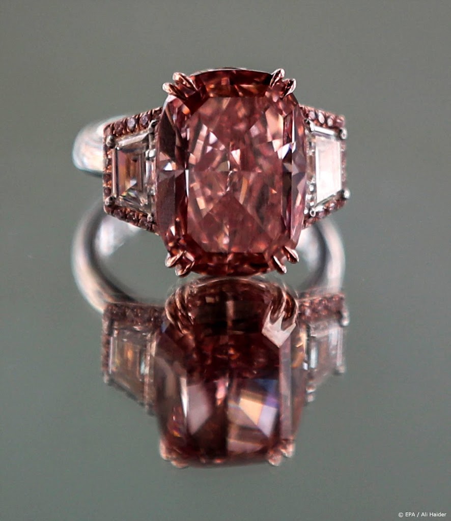 Roze diamant geveild voor bijna 58 miljoen dollar