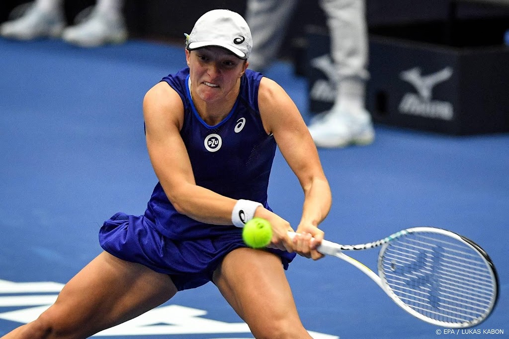 Tennissters Swiatek en Krejcikova naar finale in Ostrava