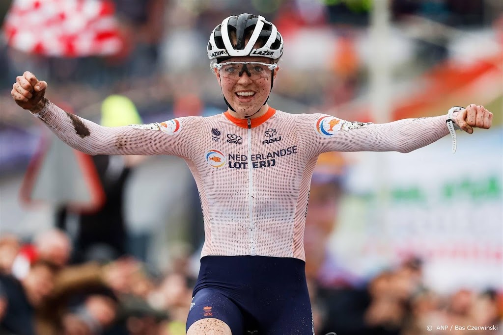 Wereldkampioene Van Empel wint eerste veldrit in Beringen 