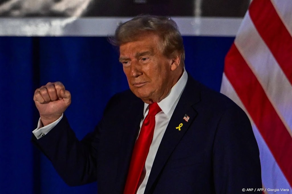 Nieuw boek: Trump stuurde in het geheim covid-tests naar Poetin