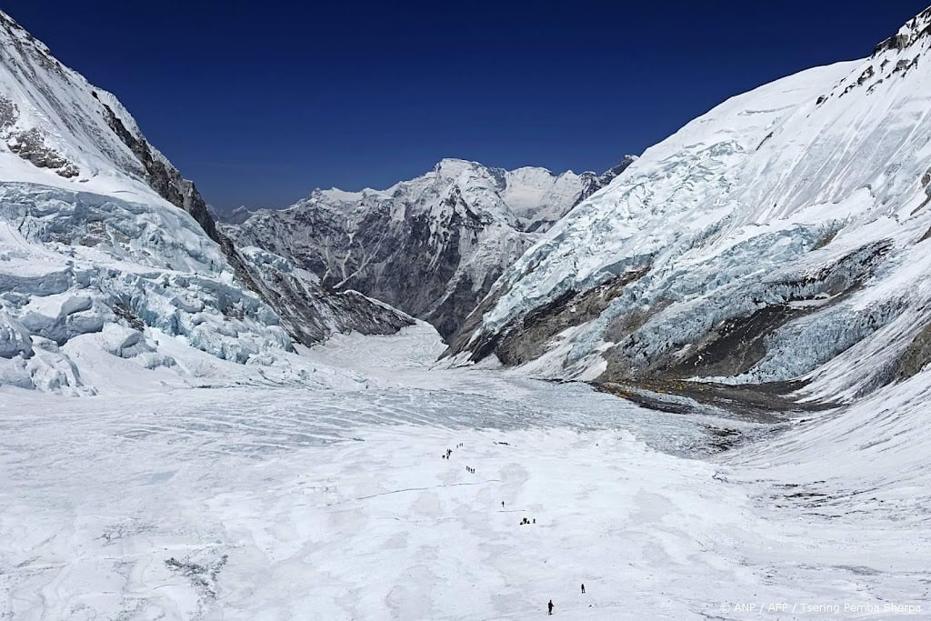 Alle gestrande wandelaars en werkers gered van Mount Everest