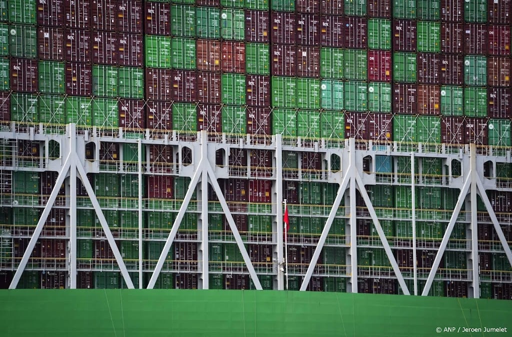 Staking in haven Rotterdam komt op slecht moment, zegt econoom