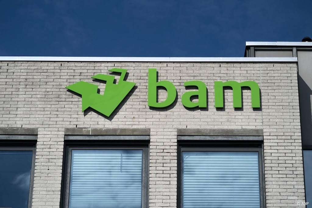 BAM verliest op Amsterdamse beurs na overname aannemer A.Hak