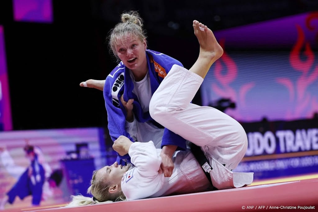Van Dijke door op WK judo, De Voogd vroeg uitgeschakeld