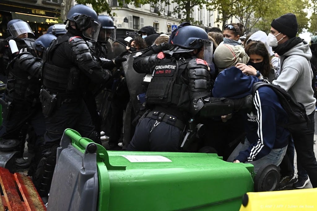 Franse politie grijpt weer in bij schoolprotesten Parijs
