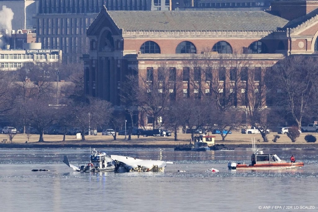 Leger VS wijst op systeemfouten bij crash vliegtuig en helikopter