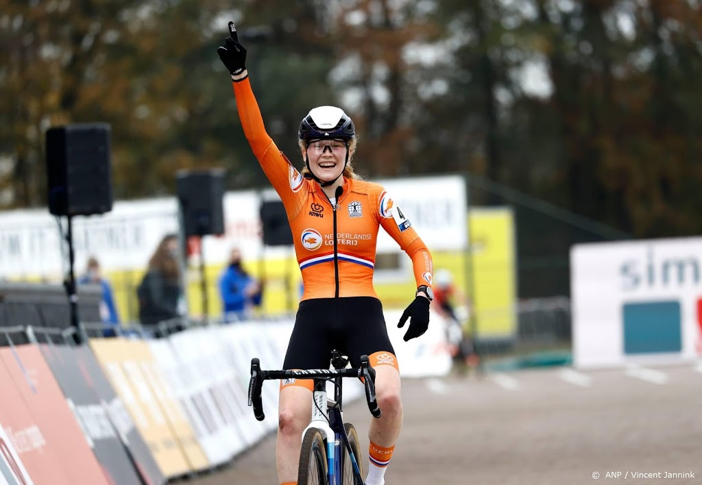 Veldrijdster Pieterse pakt Europese titel bij beloften