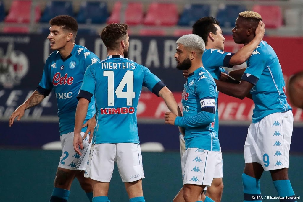 Recordaankoop houdt Napoli in top Serie A
