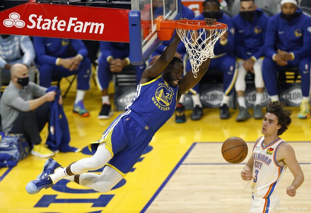 Basketballers Warriors steviger aan kop na zege op Rockets 