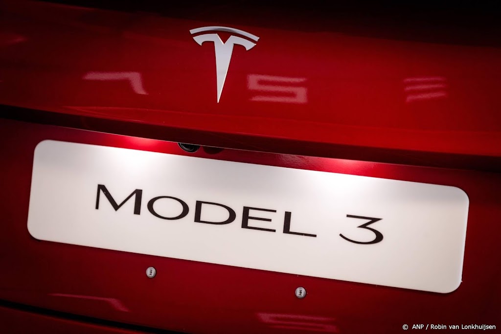 Tesla in het rood op licht hoger Wall Street