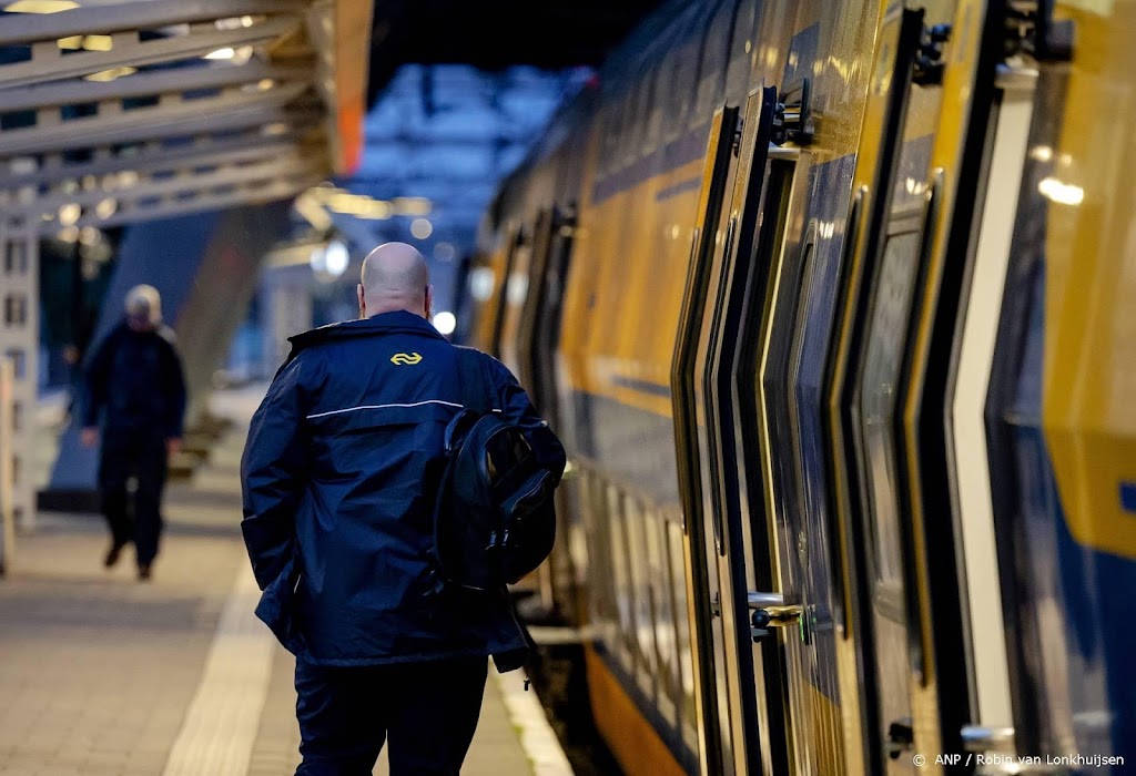 NS: beveiligers en kantoorpersoneel pas in 2023 op de trein