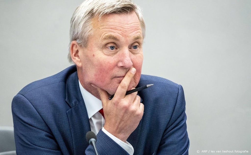 Van der Burg licht asielwet dinsdagavond toe aan burgemeesters
