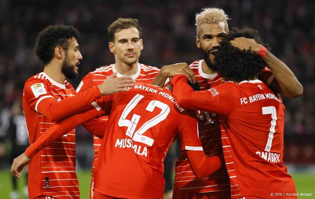 Bayern München wint ruim van Bremen en blijft koploper
