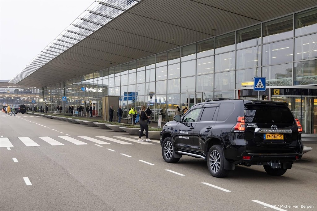 Politie schoot volgens Maccabi-fan op Schiphol pas laat te hulp