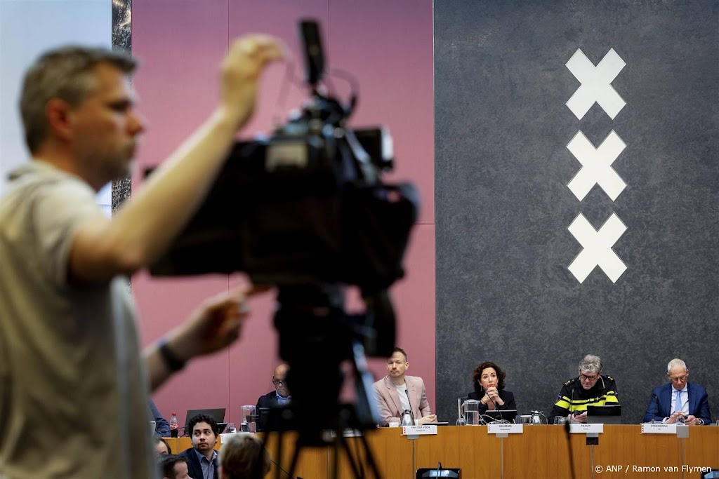 Amsterdamse raad houdt spoeddebat over aanvallen op Maccabi-fans