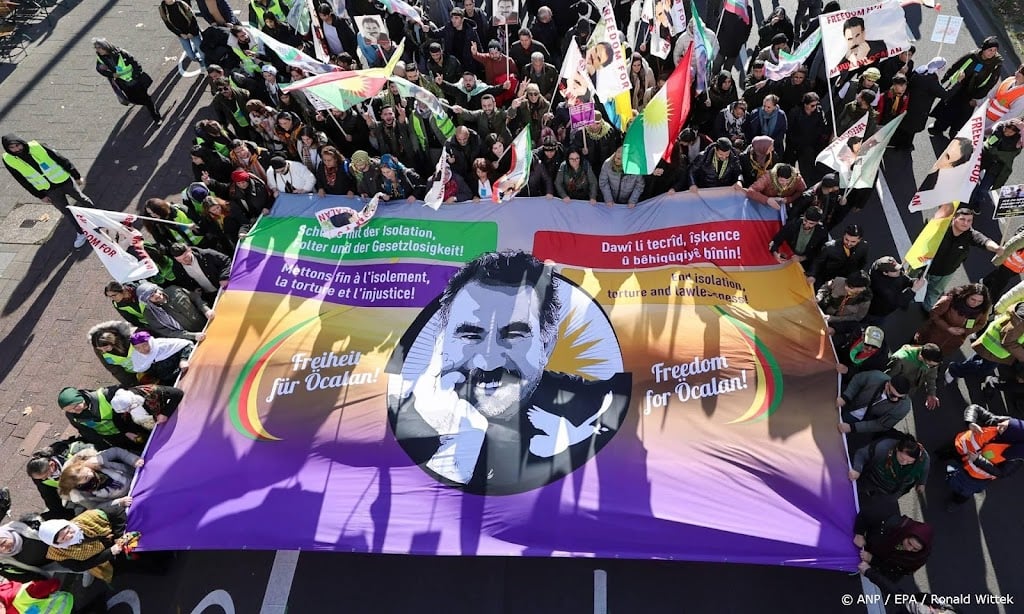Grote betoging in Keulen voor vrijlating PKK-leider Ocalan