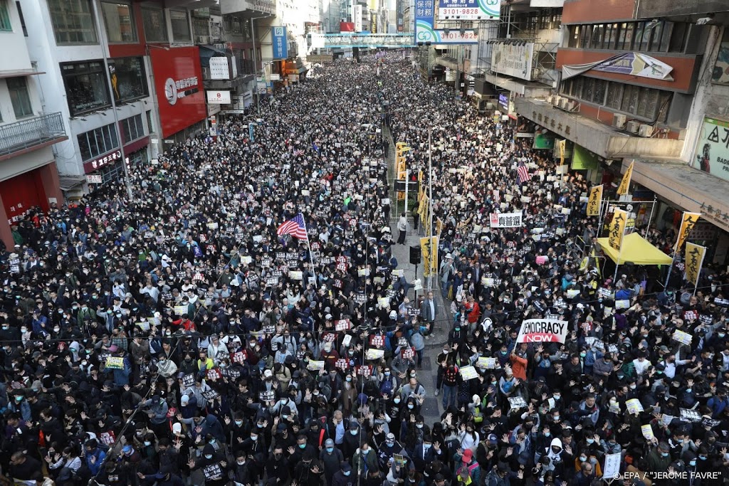 Tienduizenden betogers in Hongkong op straat