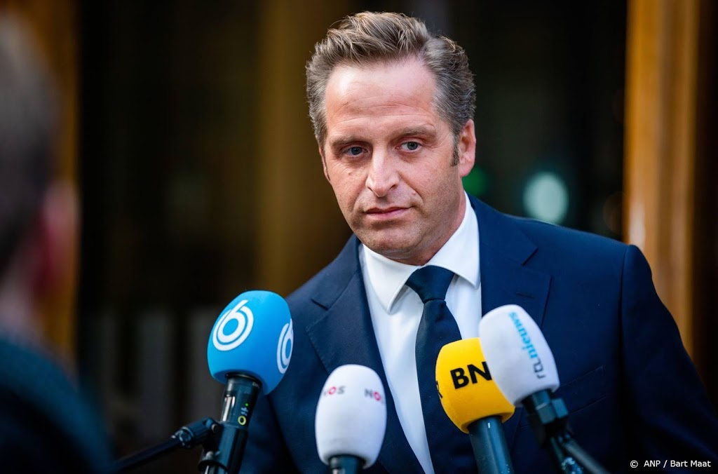 De Jonge verwacht dat houding zorgpersoneel over vaccin verandert