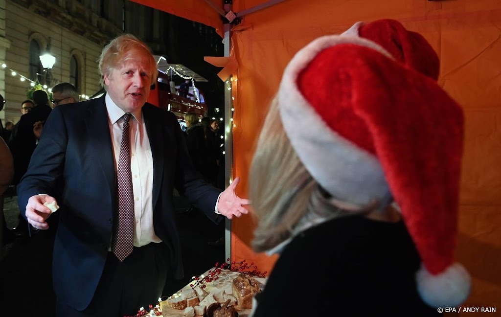 Britse premier zegt sorry na rel over kerstfeest