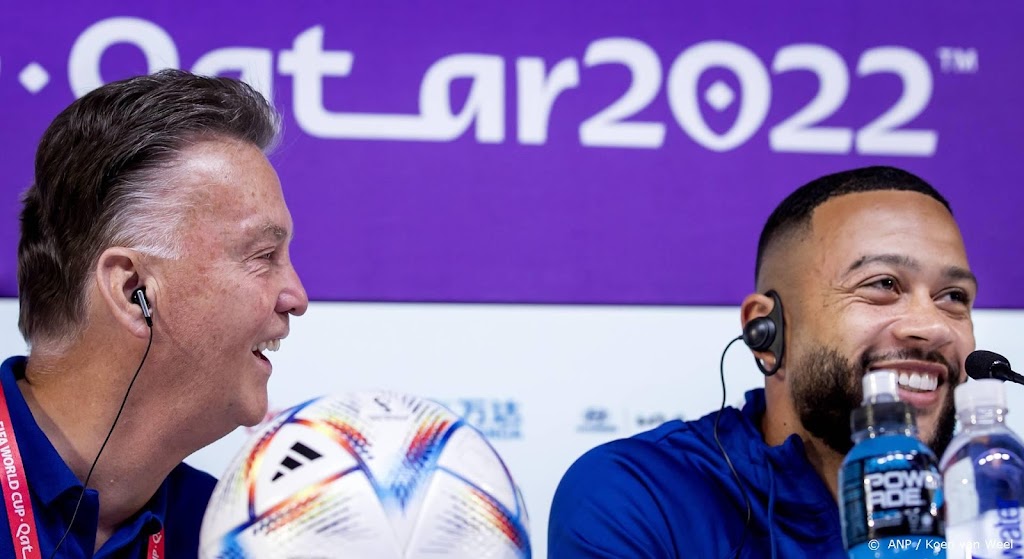 Aanvaller Depay roemt Van Gaal om discipline en mentaliteit