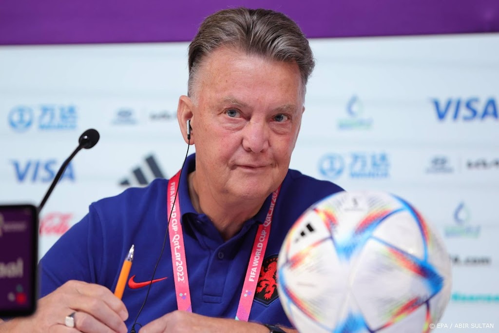 Geërgerde Van Gaal verdedigt nieuwe voetbalfilosofie opnieuw 