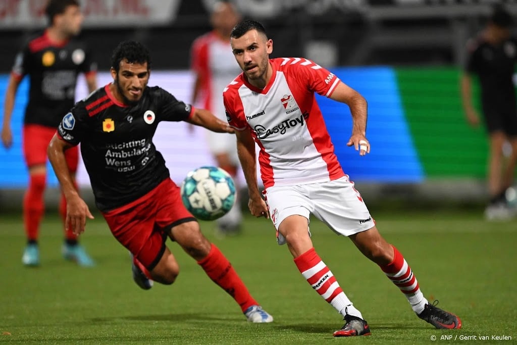 Voetbalclub FC Emmen verlengt contract met Fransman Bernadou 