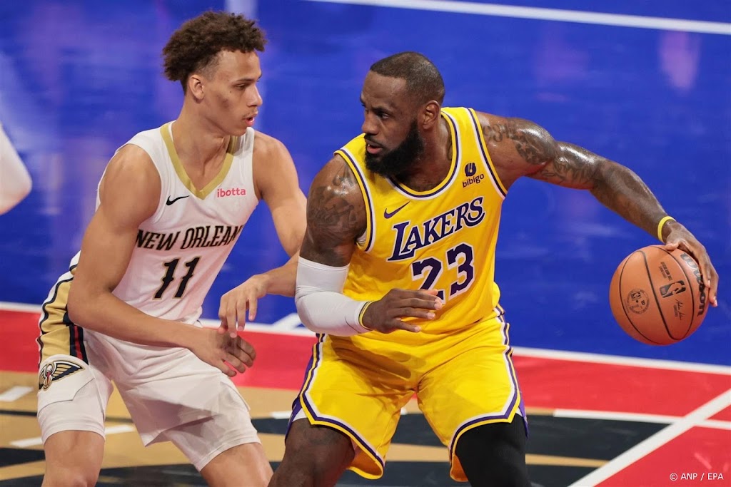 James met Lakers overtuigend naar eindstrijd 'in-season toernooi'