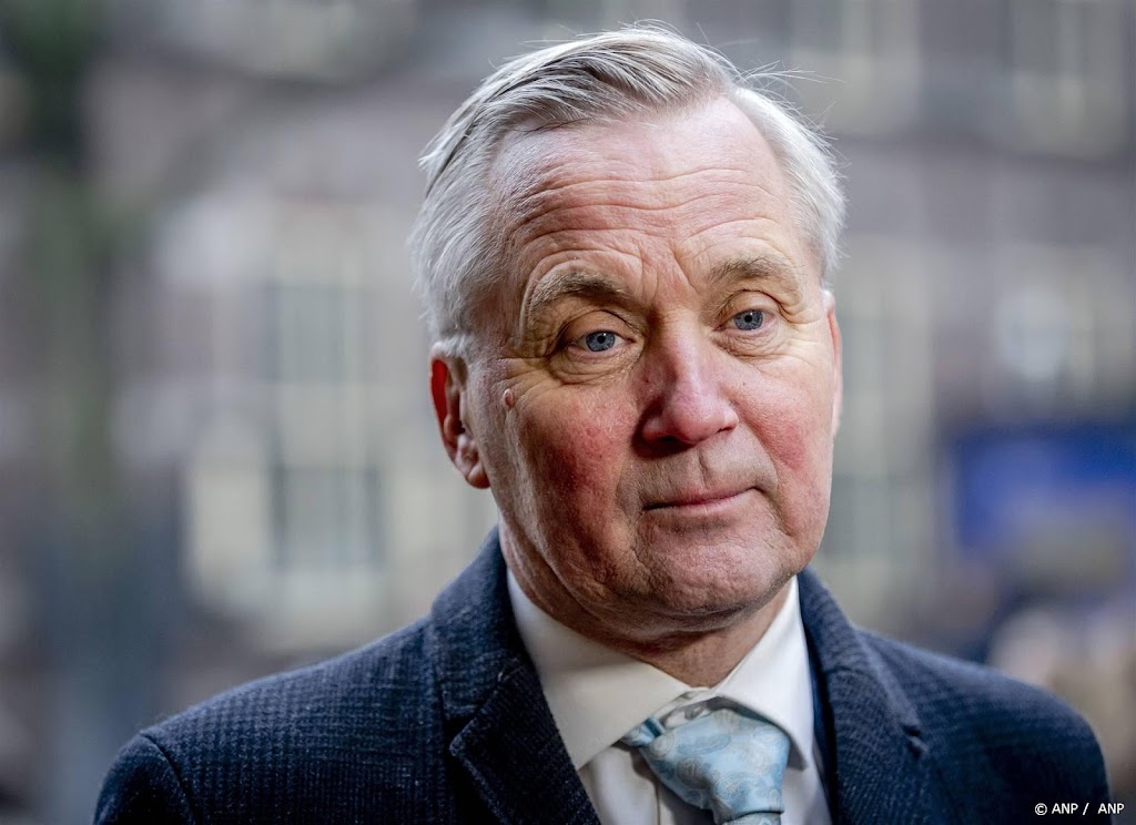 Van der Burg over asielzoekers: voor 1 januari 4000 plekken nodig