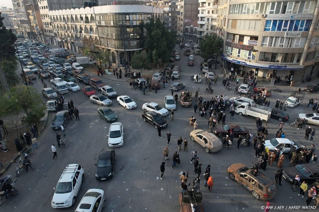 Rebellenleider: premier Syrië blijft nog even aan