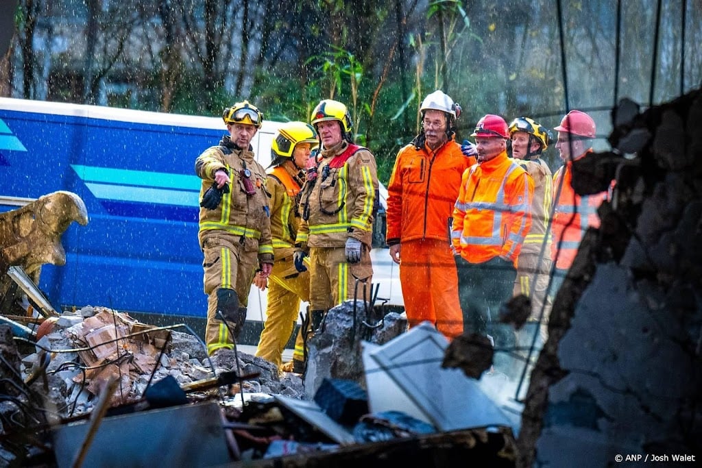 Brandweer pompt kelders portiekflat Tarwekamp leeg