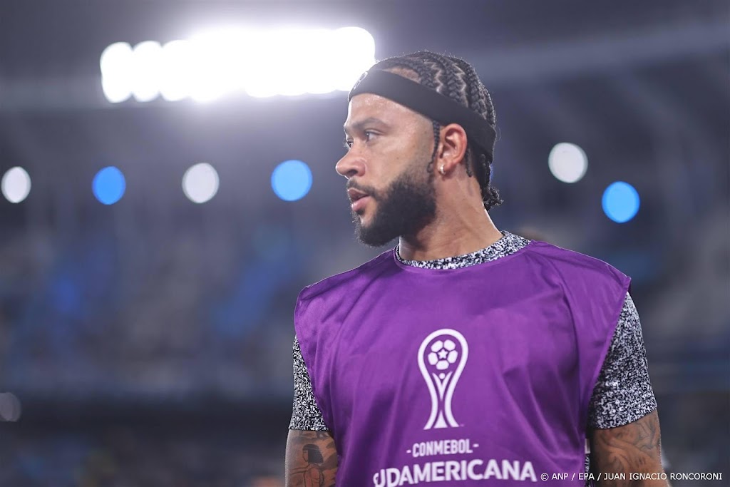 Depay besluit Braziliaanse competitie met spectaculaire omhaal