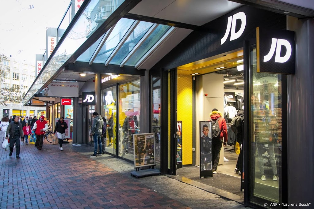 Politie toont herkenbare beelden overvallers JD Sports