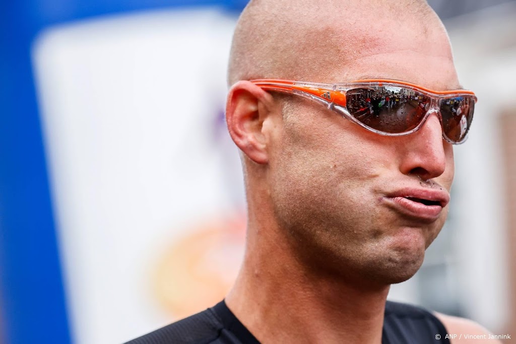 Maarten van der Weijden doet triatlon in eigen huis