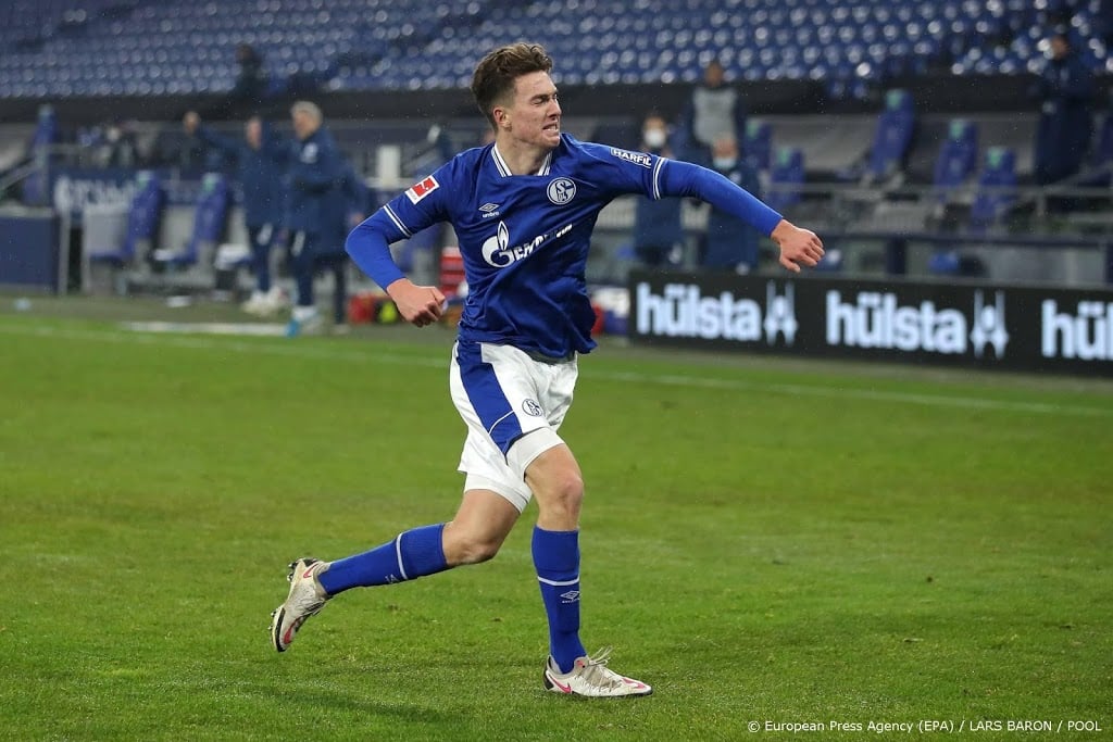 Schalke 04 voorkomt negatief record dankzij spits Hoppe