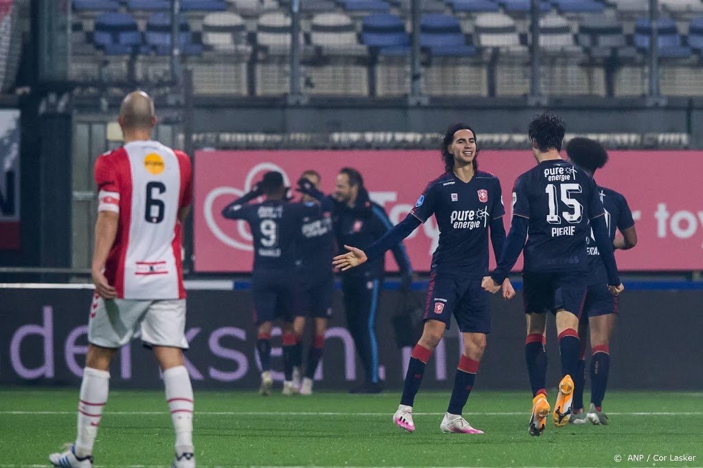 FC Twente wint met overtuiging bij FC Emmen