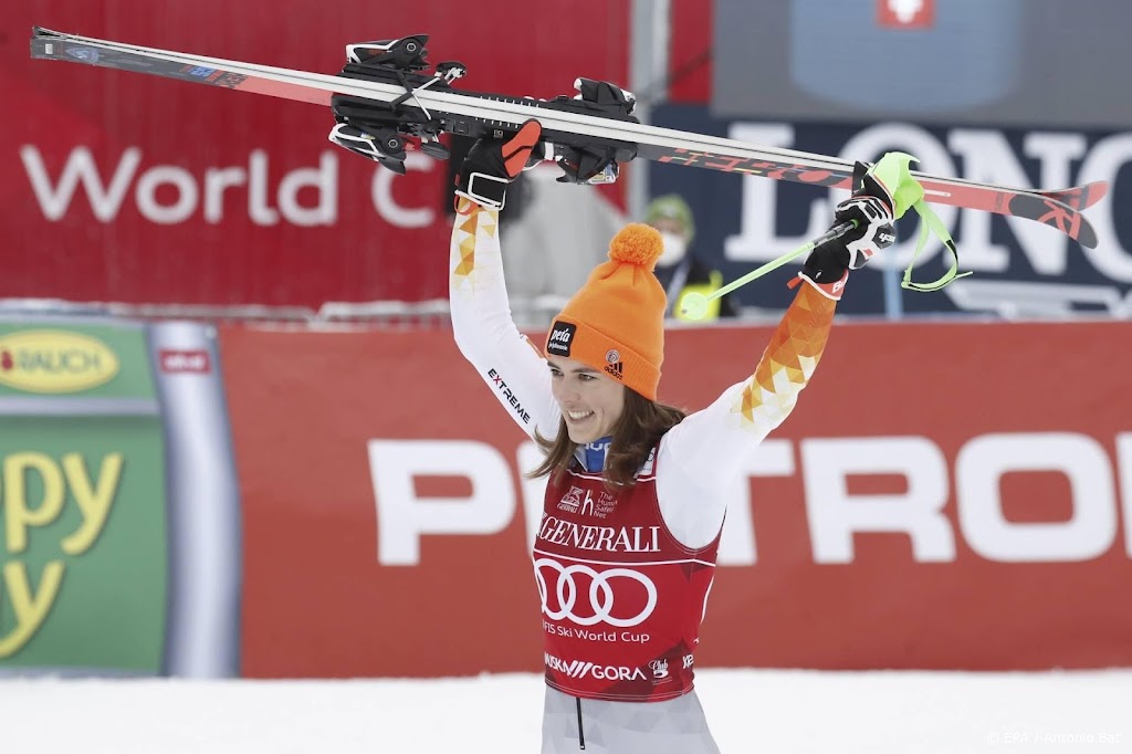 Skiester Vlhova profiteert van fout Shiffrin en wint weer slalom