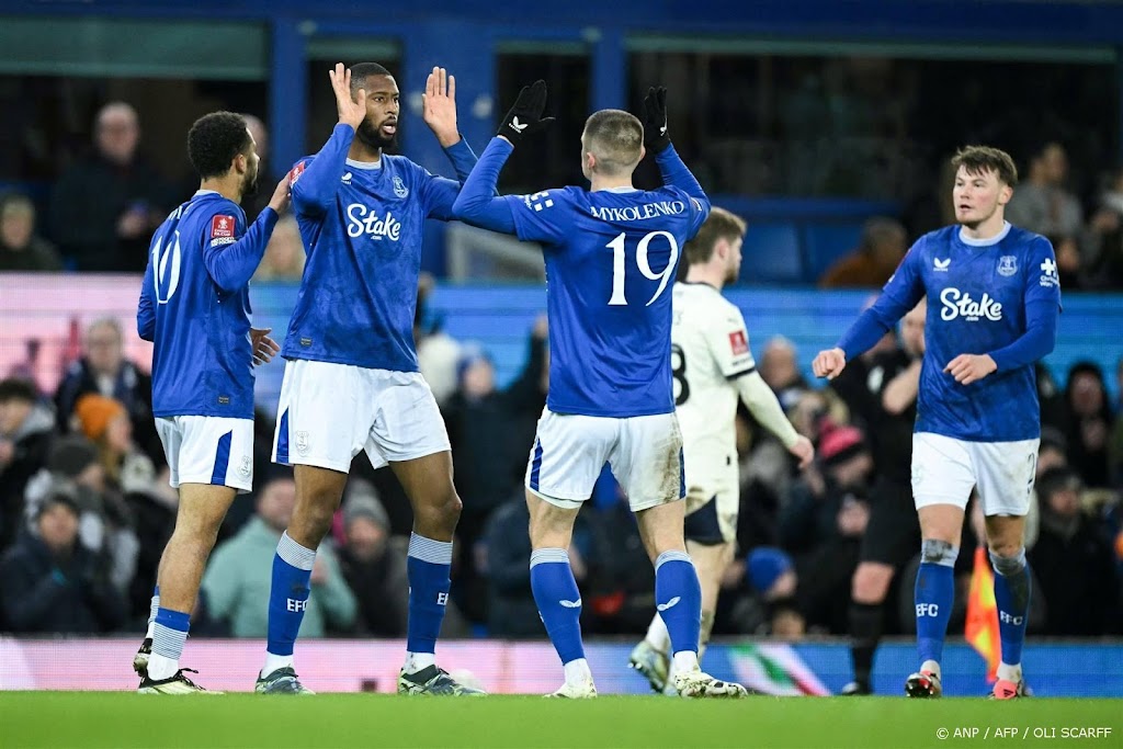 Everton wint bekerduel met Peterborough na ontslag trainer Dyche