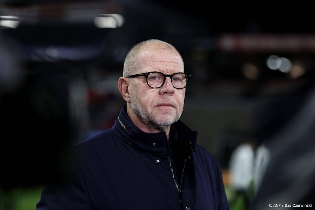 Ajax hervat seizoen zonder geblesseerden Weghorst en Berghuis