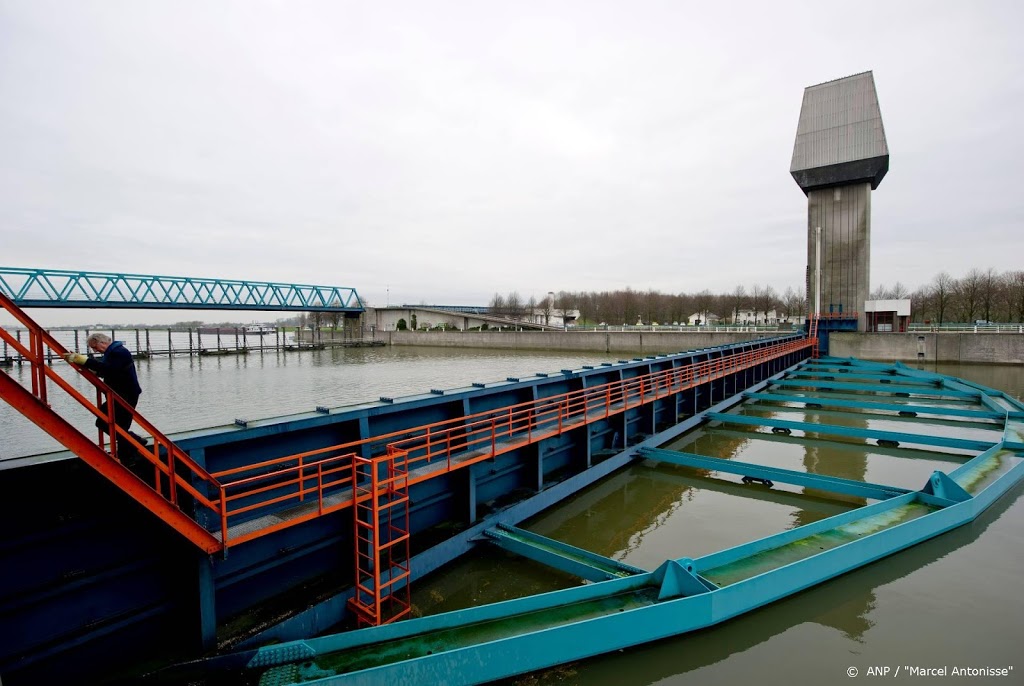 Hoogwaterkering in Amsterdam-Rijnkanaal gaat dicht
