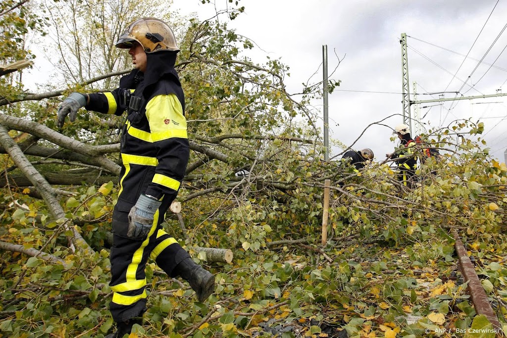 Schade en vertragingen op het spoor door storm